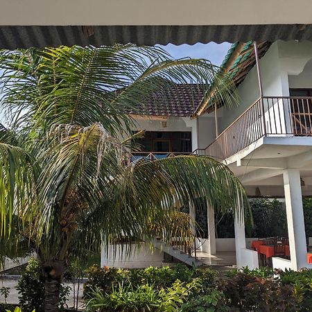 Kivulini Lodge And Restaurant Нунгви Екстериор снимка